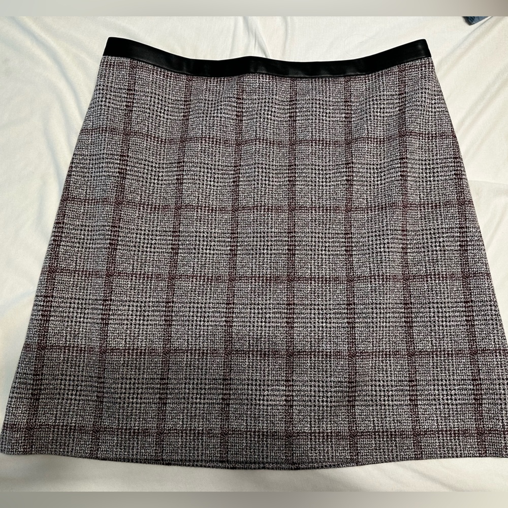 New without tags - Ann Taylor plaid mini skirt Burgundy size 14